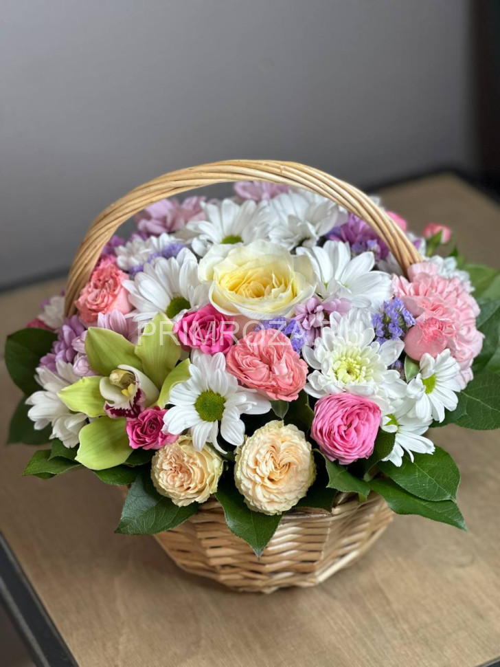 Сборный букет в декоративной корзине #A2059 2 Flowers delivery Vladivostok