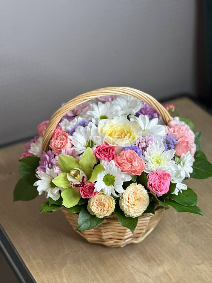Сборный букет в декоративной корзине #A2059 2 Flowers delivery Vladivostok