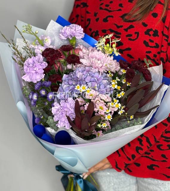 Экозитеческий букет с леукондендроном 