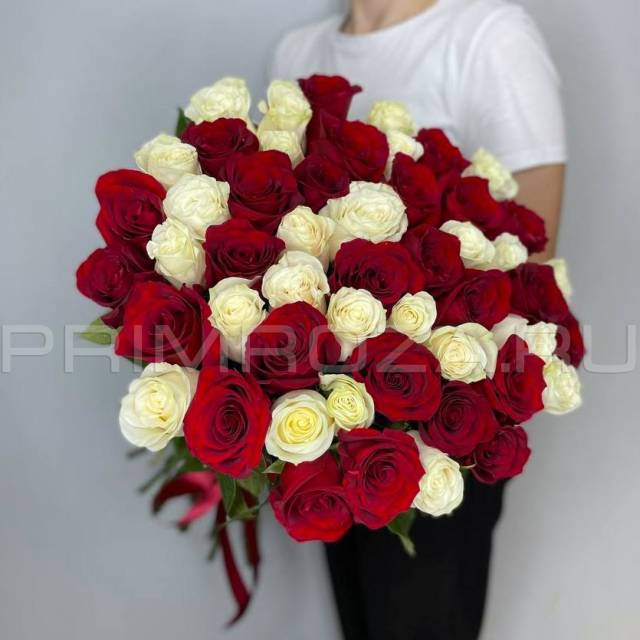 Bouquet of tall white and red roses 