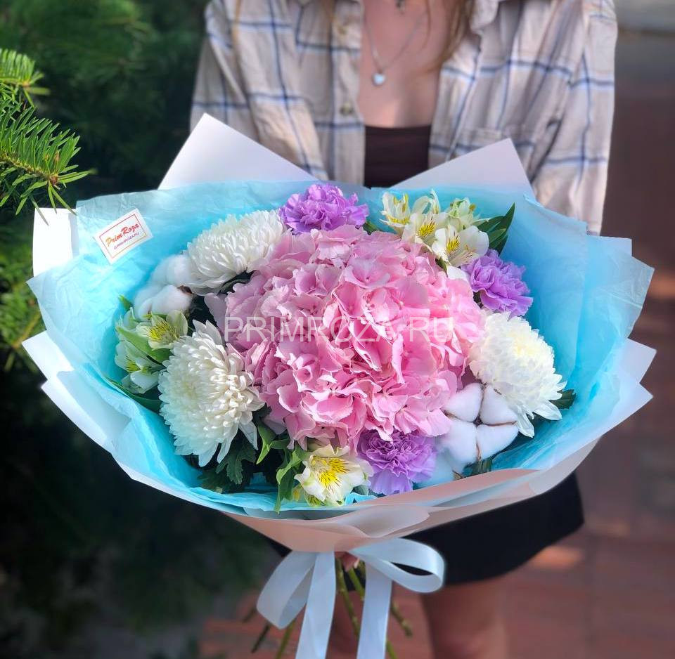 Delicate assorted with hydrangea #R0914 Flowers delivery Vladivostok
