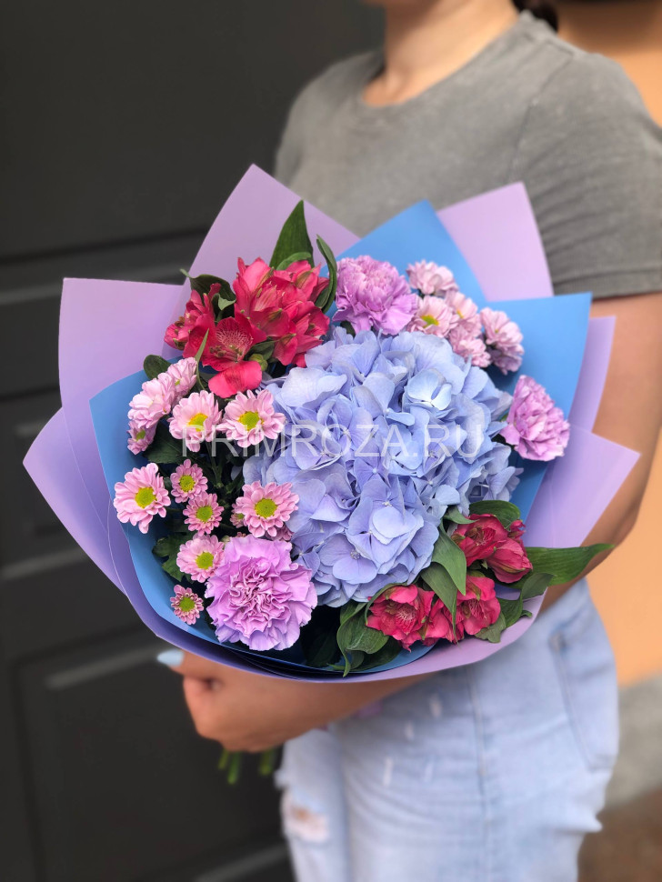 Букет с голубой гортензией #G0050 Flowers delivery Vladivostok