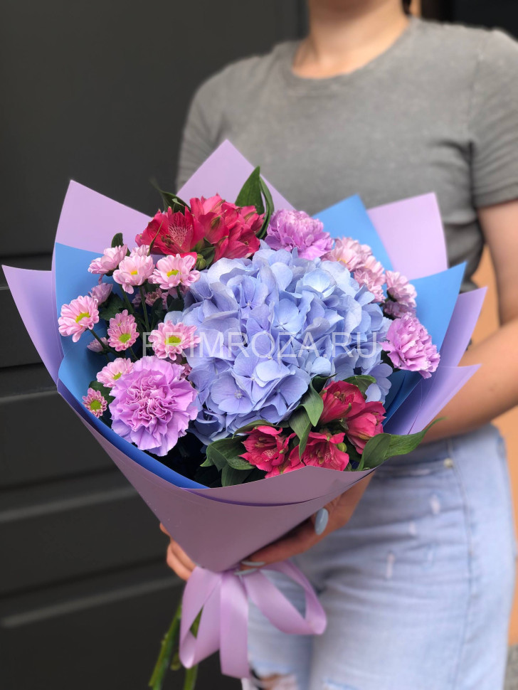 Букет с голубой гортензией #G0050 Flowers delivery Vladivostok