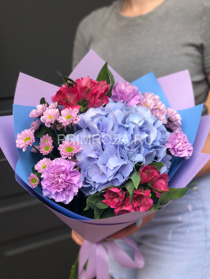 Букет с голубой гортензией #G0050 Flowers delivery Vladivostok