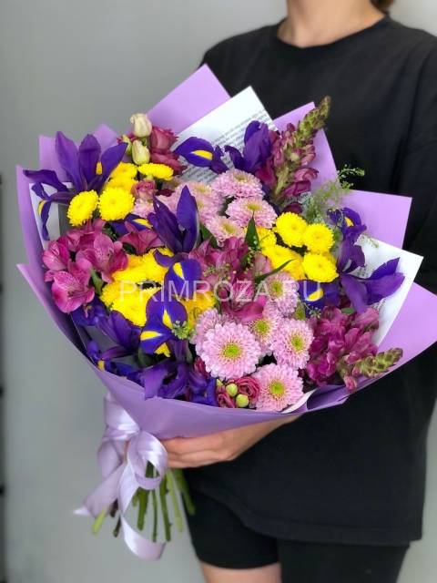 Сборный букет с ирисами и хризантемами #7368