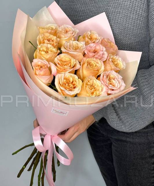 Bouquet of 15 peony-shaped Shimmer roses #R036
