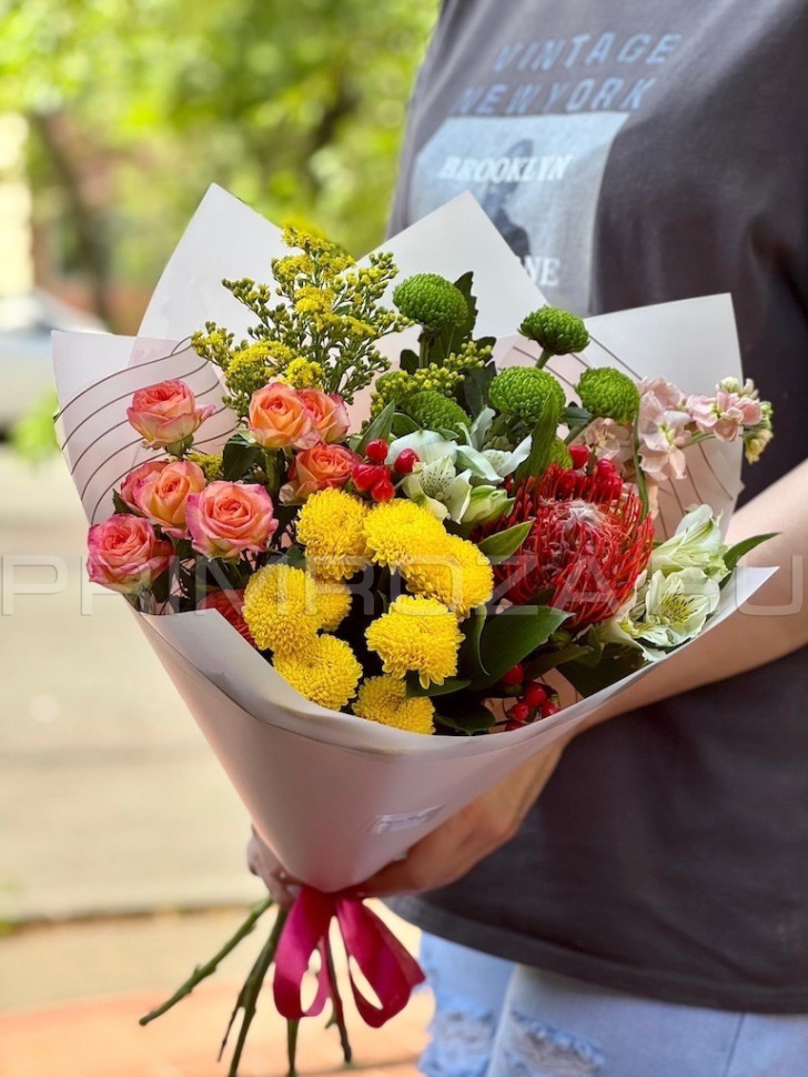 Букет с нутаном  Flowers delivery Vladivostok