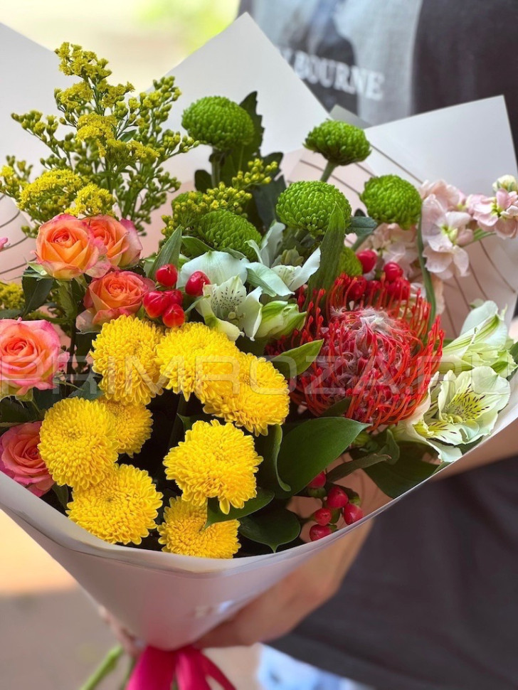 Букет с нутаном  Flowers delivery Vladivostok