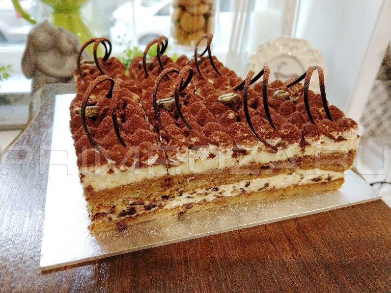 TIRAMISU cake