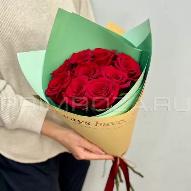 9 ECUADOR roses in a package #R4639