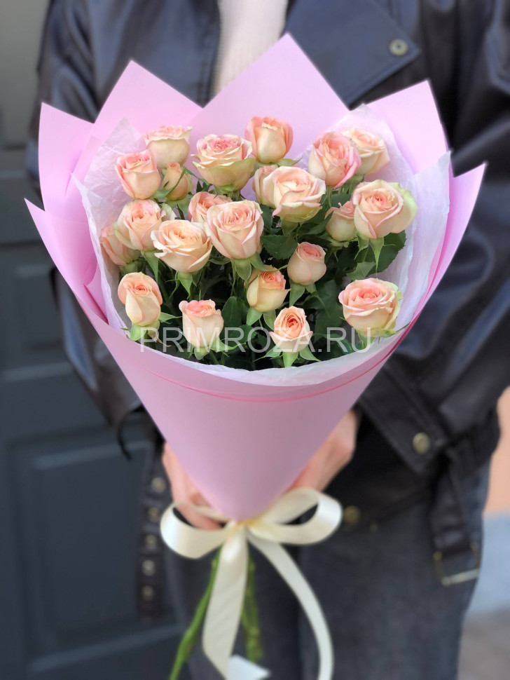 Букет-комплимент из 5 кустовых роз Flowers delivery Vladivostok