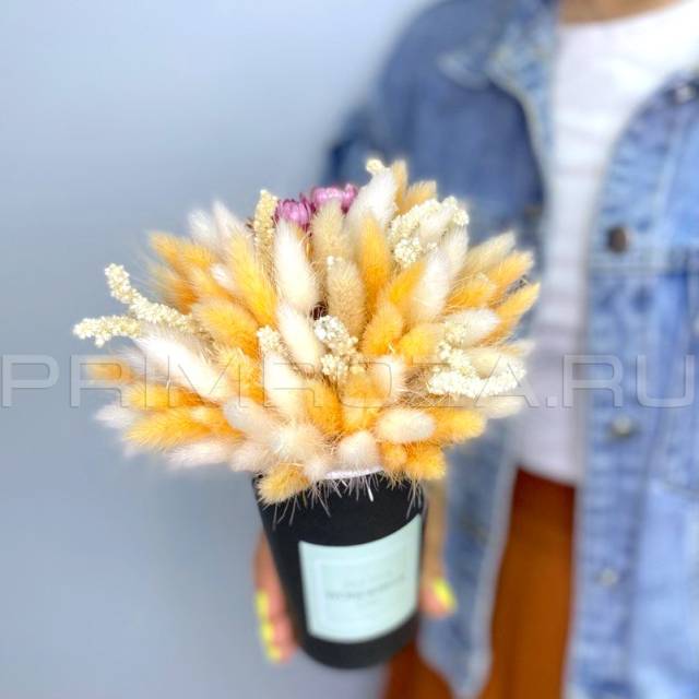 Bouquet of dried flowers in decorative box #A9074