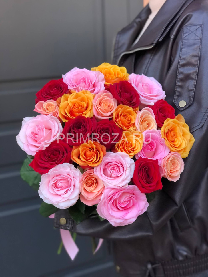 Букет из 25 Российских роз микс Flowers delivery Vladivostok