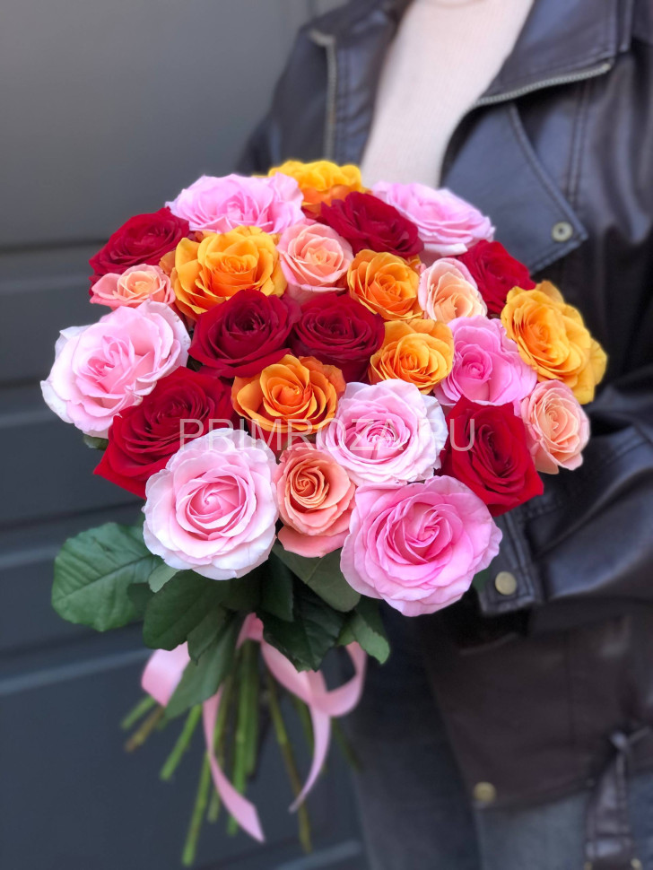 Букет из 25 Российских роз микс Flowers delivery Vladivostok
